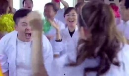 神奇的美容院在线观看,在线观看，美丽蜕变之旅